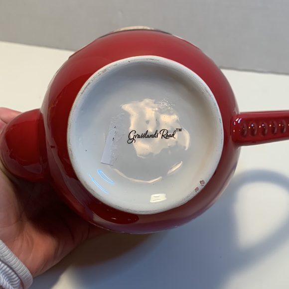 Grasslands Road Porcelain Santa teapot Victorian style with 2 tea cups - Picture 4 of 7